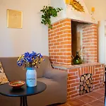 Traditionelle Steinfinca Mit Spielbereich, Babybett, Waschmaschine, Liegen *