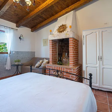 Traditionelle Steinfinca Mit Spielbereich, Babybett, Waschmaschine, Liegen *