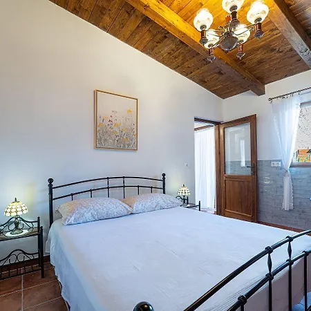 Σπίτι διακοπών Traditionelle Steinfinca Mit Spielbereich, Babybett, Waschmaschine, Liegen