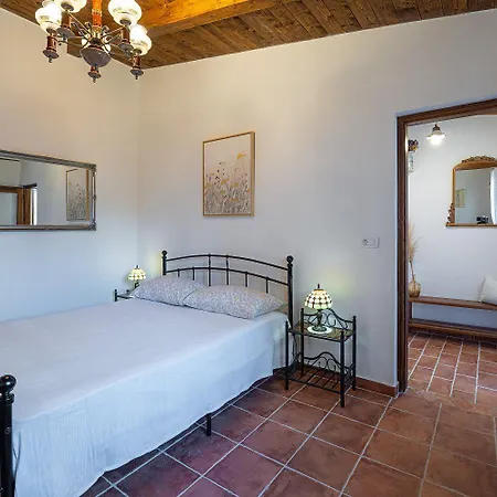 Holiday home Traditionelle Steinfinca Mit Spielbereich, Babybett, Waschmaschine, Liegen Barban