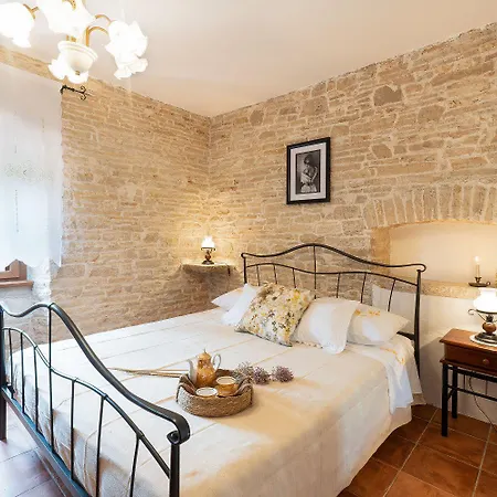 Traditionelle Steinfinca Mit Spielbereich, Babybett, Waschmaschine, Liegen *
