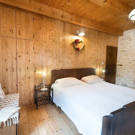 Traditionelle Steinfinca Mit Spielbereich, Babybett, Waschmaschine, Liegen *