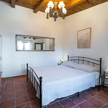 Traditionelle Steinfinca Mit Spielbereich, Babybett, Waschmaschine, Liegen *